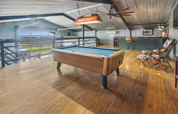shared-entertainment-space-lodge-near-tarleton-state